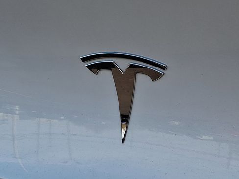 Used 2023 Tesla Model Y Long Range AWD/4WD image 30