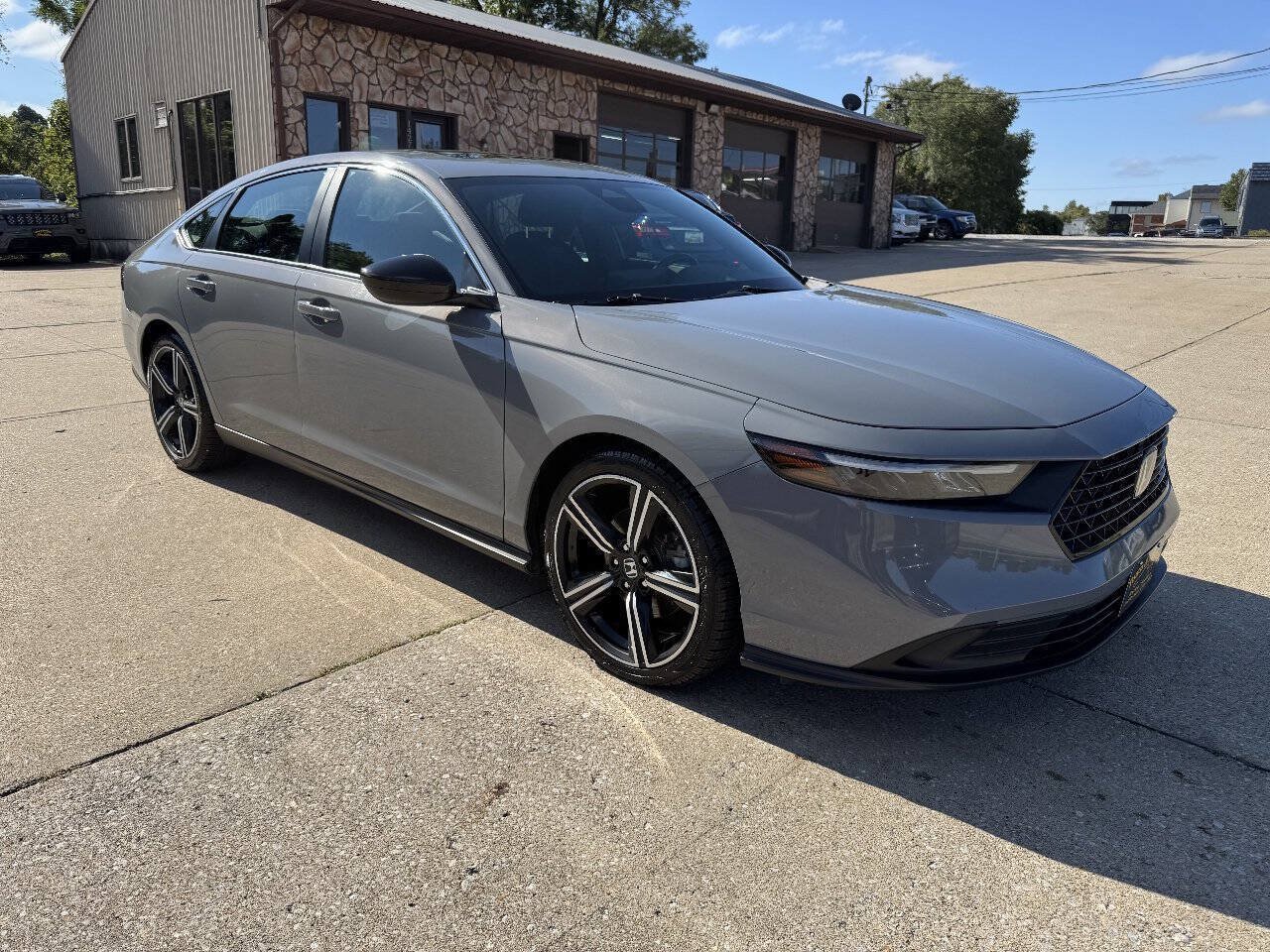 Used 2023 Honda Accord Sport image 3