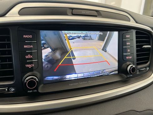 Used 2019 Kia Sorento SX image 39