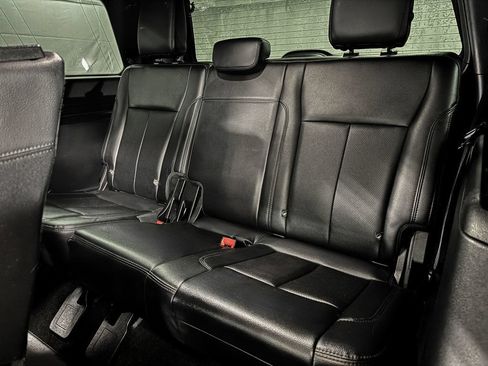 Used 2019 Ford Expedition XLT w/ Equipment Group 202A AWD/4WD image 9