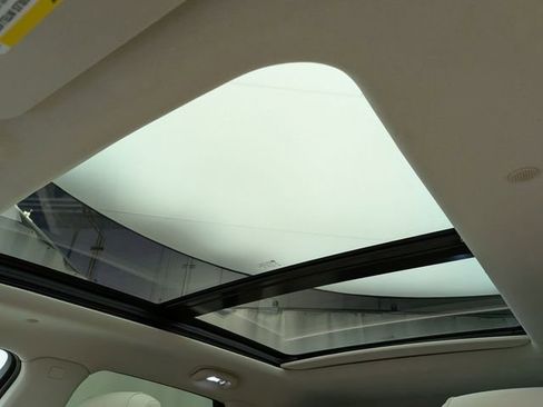 Certified 2023 Cadillac XT5 Premium Luxury w/ LPO, Floor Liner Package AWD/4WD image 19
