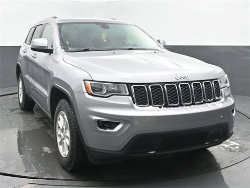Used 2018 Jeep Grand Cherokee Laredo image 4