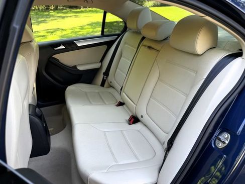 Used 2013 Volkswagen Jetta SE FWD image 16