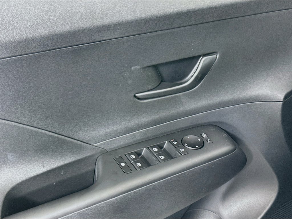 New 2027 Hyundai Kona SE FWD image 18