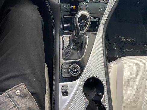 Used 2017 INFINITI Q60 Red Sport 400 image 33