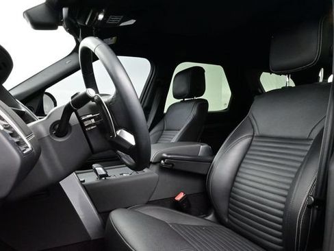 Used 2024 Land Rover Discovery Dynamic SE AWD/4WD image 5
