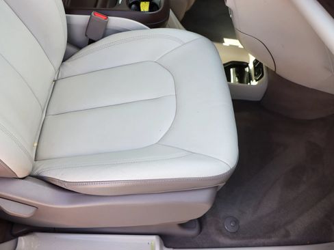Used 2017 Chrysler Pacifica Touring-L FWD image 23