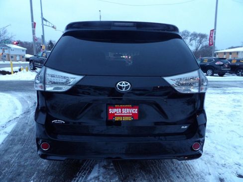 Used 2015 Toyota Sienna SE image 4