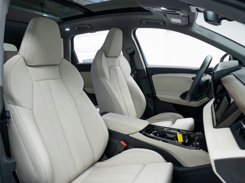 Used 2025 Audi Q6 e-tron Premium Plus image 24