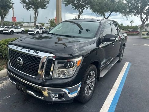 Used 2017 Nissan Titan SL RWD image 2