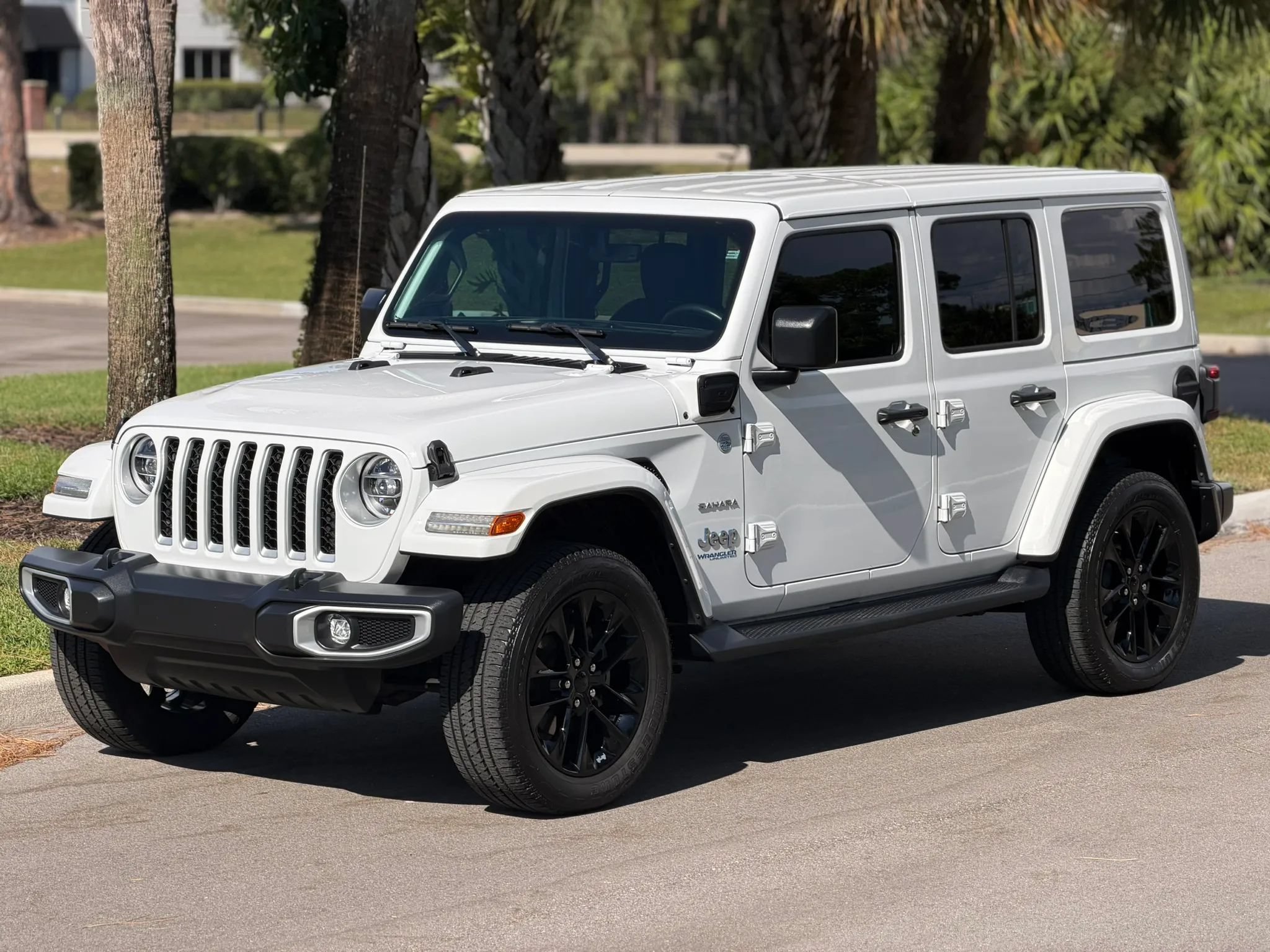 Used 2021 Jeep Wrangler Unlimited Sahara AWD/4WD image 5
