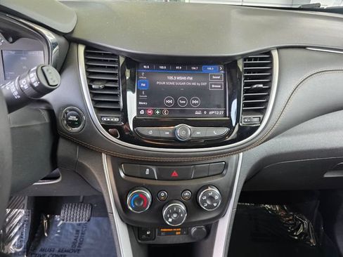 Used 2020 Chevrolet Trax LT w/ LT Convenience Package AWD/4WD image 27