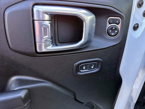 Used 2023 Jeep Wrangler Unlimited w/ Sun & Screen Package image 14