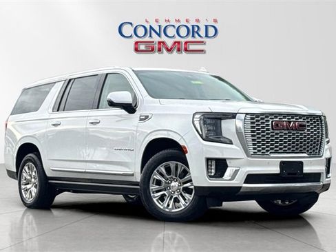 Used 2023 GMC Yukon XL Denali image 2
