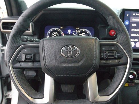 Used 2025 Toyota Tacoma TRD Off-Road image 19