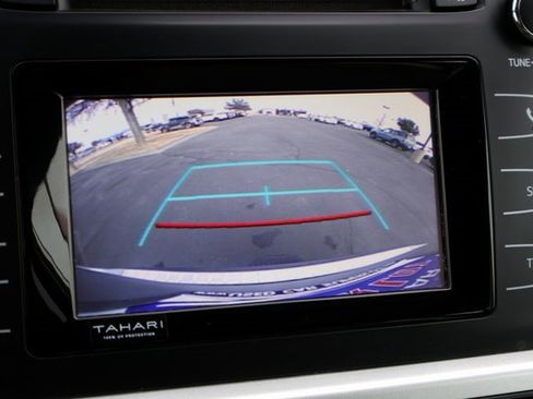 Used 2019 Toyota Highlander LE image 5