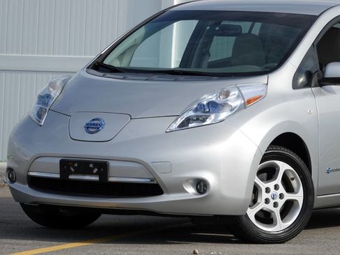 Used 2011 Nissan Leaf SL FWD image 2