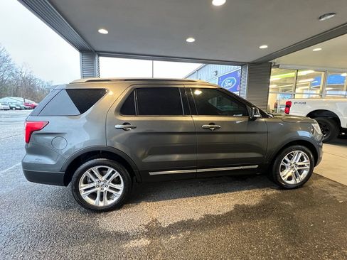 Used 2016 Ford Explorer XLT w/ Equipment Group 202A image 9