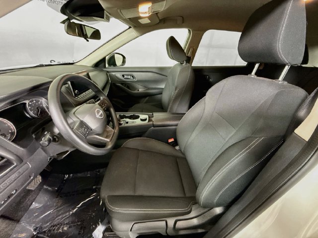 Used 2025 Nissan Rogue S AWD/4WD image 19