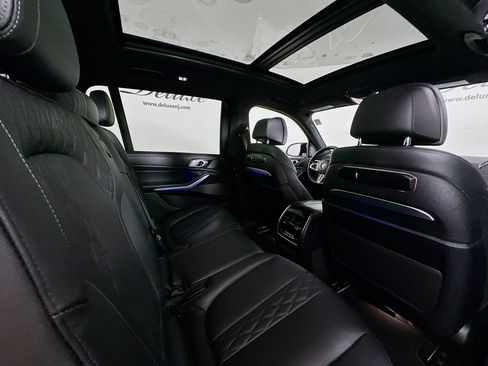 Used 2025 BMW X7 M60i AWD/4WD image 31