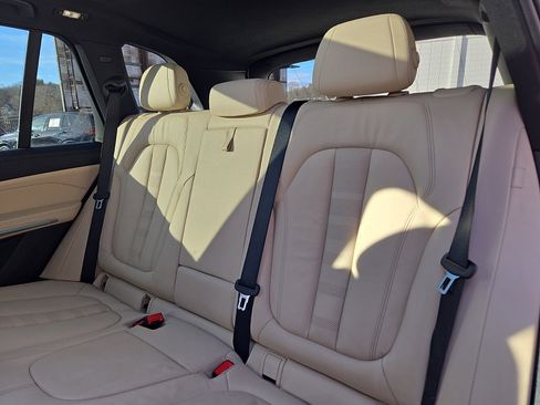Used 2022 BMW X5 xDrive40i w/ Premium Package image 11