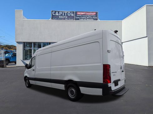 Used 2021 Mercedes-Benz Sprinter 2500 image 4