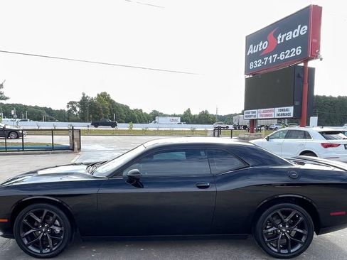 Used 2022 Dodge Challenger SXT w/ Blacktop Package RWD image 5