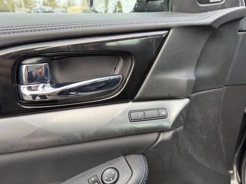 Used 2018 Nissan Maxima SR w/ Midnight Edition image 15