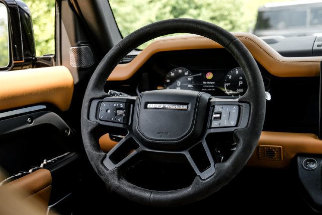 Used 2024 Land Rover Defender 110 V8 AWD/4WD image 21