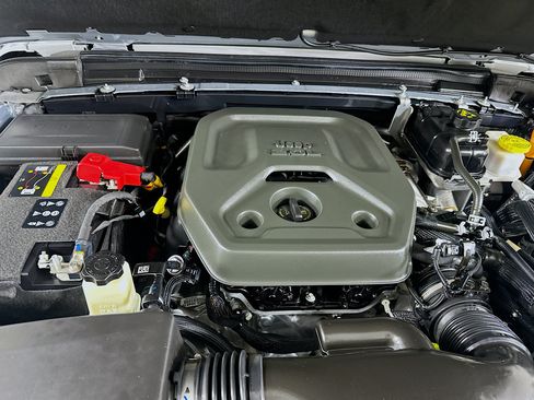 Used 2023 Jeep Wrangler Unlimited Sahara AWD/4WD image 32