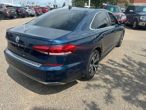Used 2021 Volkswagen Passat 2.0T SE FWD image 3