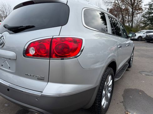Used 2011 Buick Enclave CXL image 11