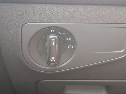 Used 2020 Volkswagen Tiguan S FWD image 13
