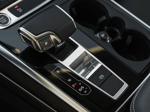 Used 2022 Audi Q8 Premium Plus w/ Premium Plus Package image 11