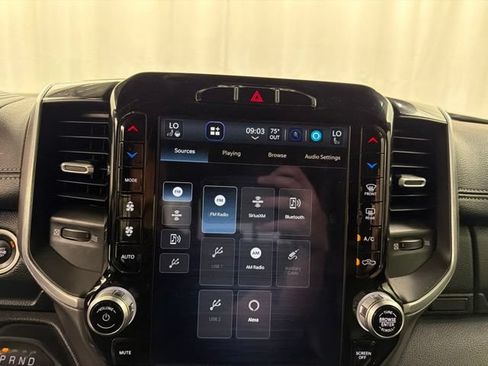 Used 2022 RAM 1500 Laramie AWD/4WD image 17