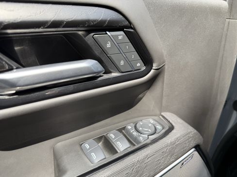 Used 2025 GMC Sierra 2500 AT4X w/ AT4X AEV Edition AWD/4WD image 17
