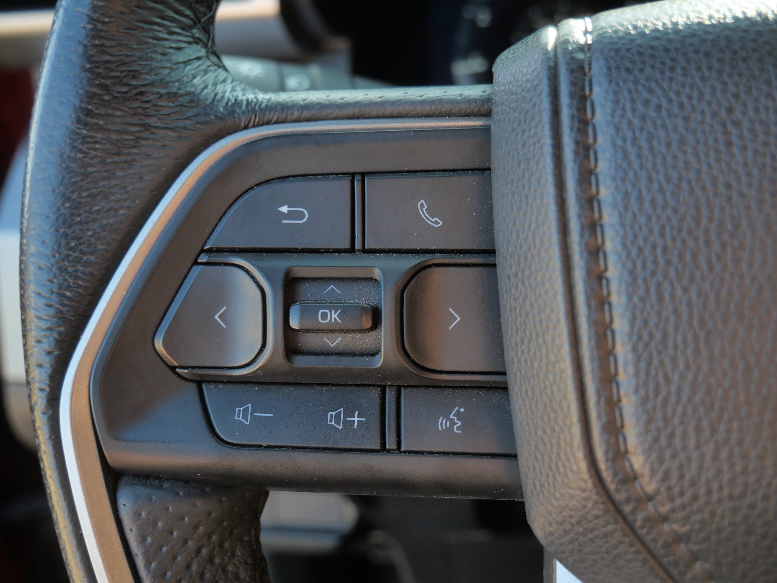 Used 2025 Toyota Tacoma TRD Sport AWD/4WD image 27