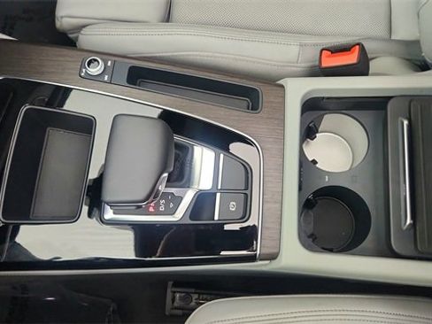 Used 2024 Audi Q5 e Prestige w/ Prestige Package image 56