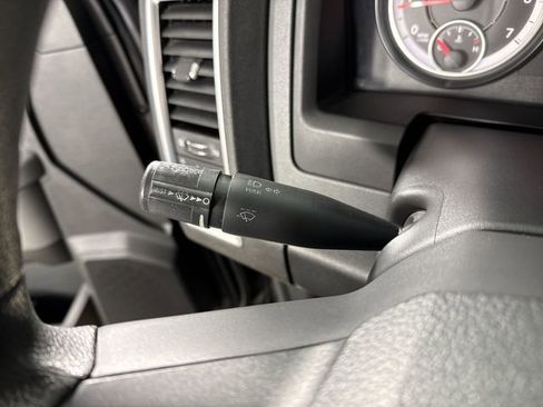 Used 2017 RAM 1500 Classic SLT AWD/4WD image 14