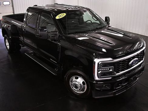 Used 2025 Ford F350 Platinum image 14