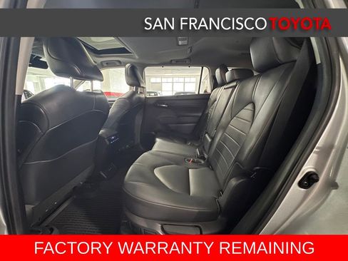 Used 2021 Toyota Highlander XLE AWD/4WD image 16