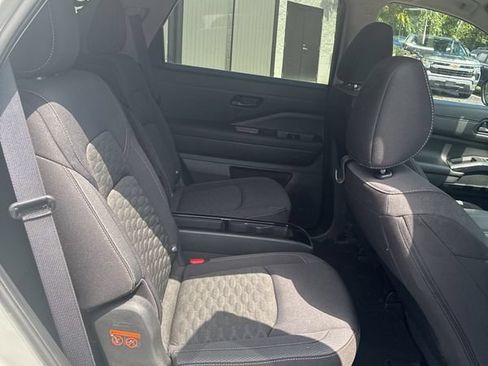 Used 2023 Nissan Pathfinder SV w/ SV Premium Package FWD image 18
