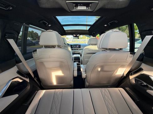 Used 2024 BMW X7 M60i w/ Executive Package AWD/4WD image 34