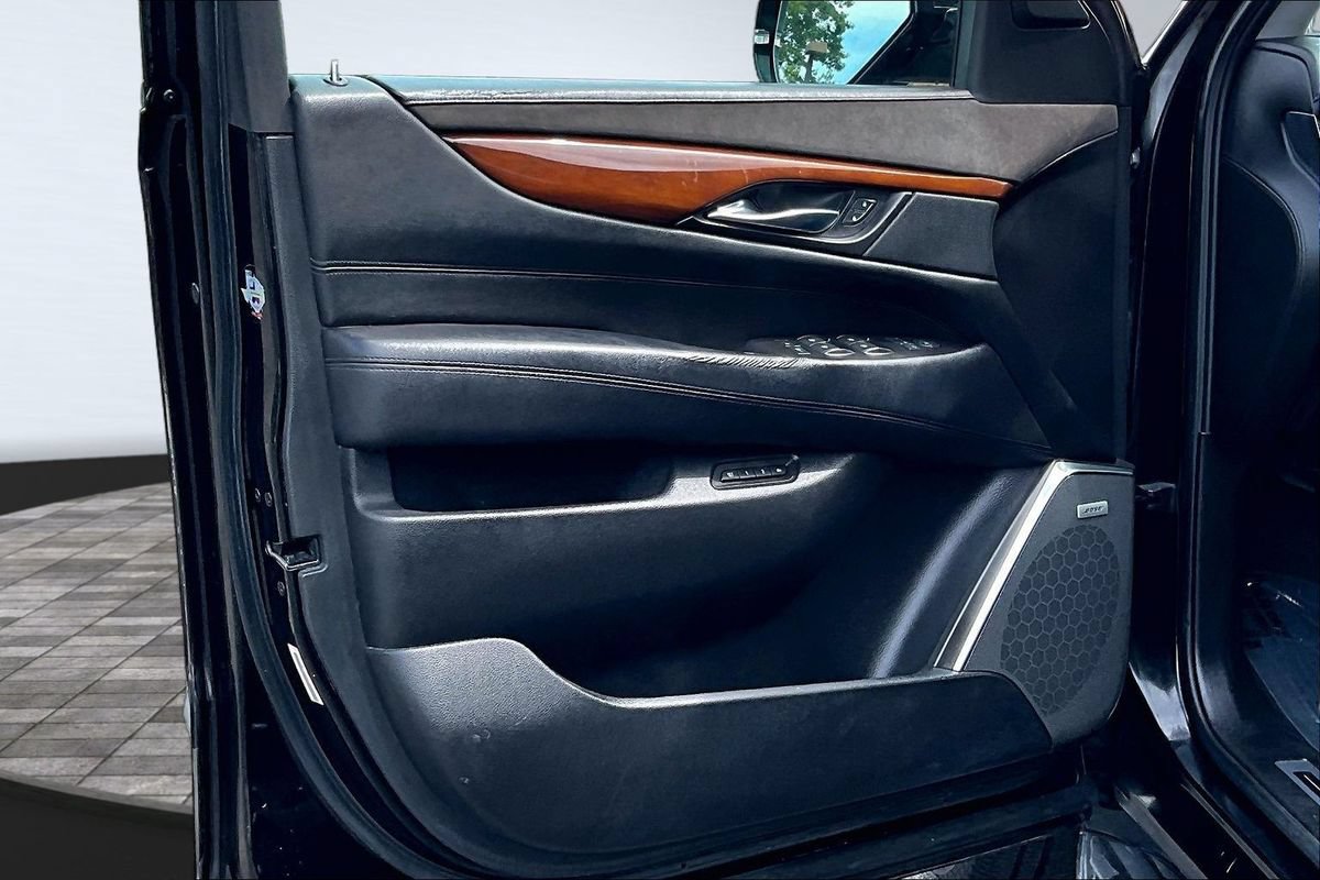Used 2016 Cadillac Escalade ESV 2WD image 9
