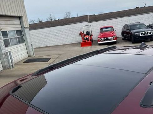 New 2025 Jeep Grand Cherokee Limited w/ Black Appearance Package image 10