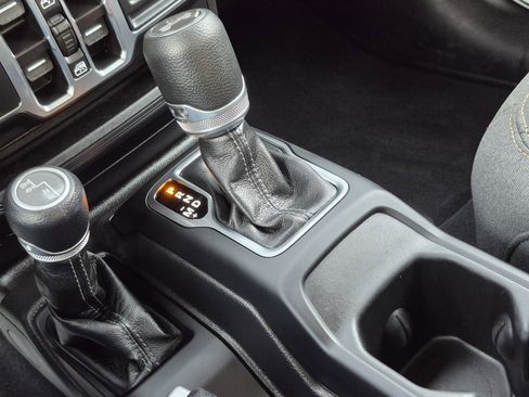 Used 2025 Jeep Wrangler Unlimited Sport AWD/4WD image 23