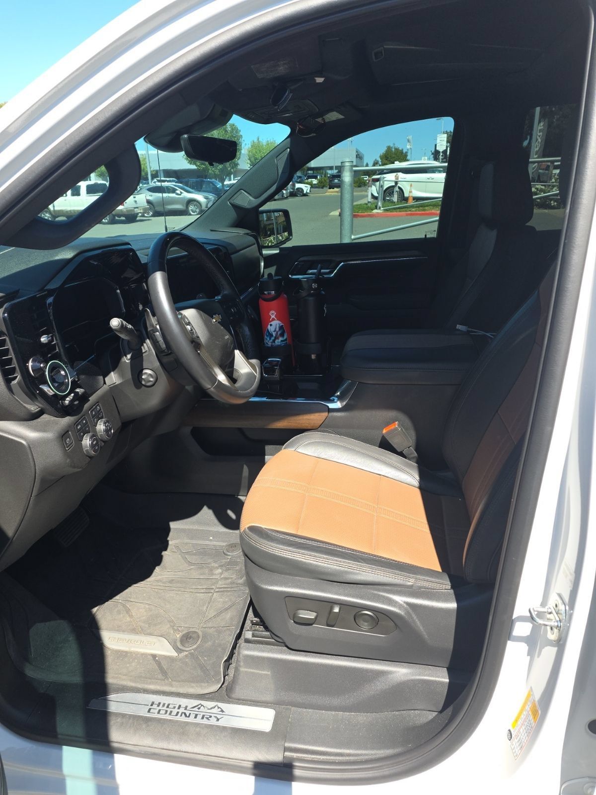 Used 2023 Chevrolet Silverado 1500 High Country AWD/4WD image 2