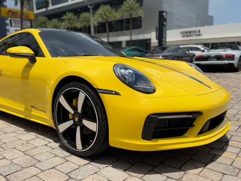 Used 2022 Porsche 911 Carrera RWD image 6