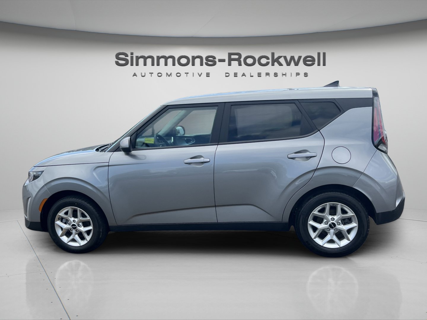 Used 2025 Kia Soul LX w/ LX Technology Package FWD image 2