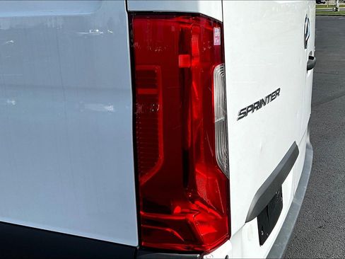 Used 2022 Mercedes-Benz Sprinter 2500 image 17